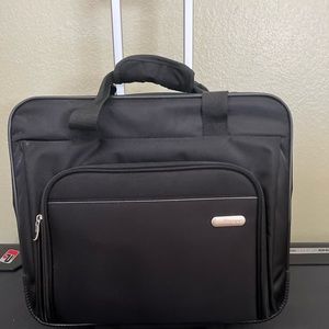Laptop/briefcase with wheels